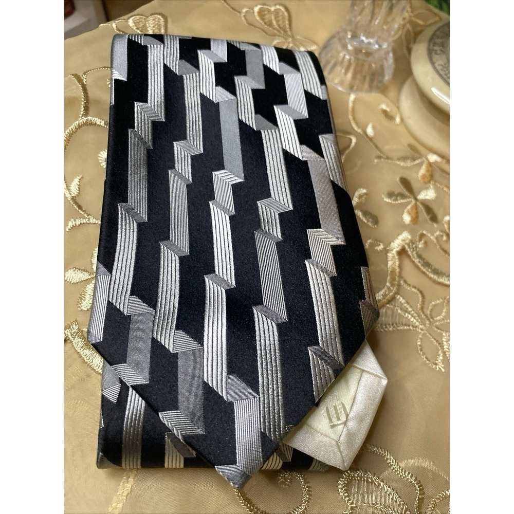 BACHRACH WHITE & BLACK GEOMETRIC WOVEN 100% SILK NECK TIE